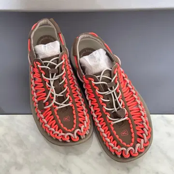 [KEEN] 오픈 에어 스니커즈 유니크