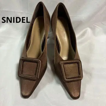 SNIDEL 스퀘어 버클 새틴 펌프스 브라운