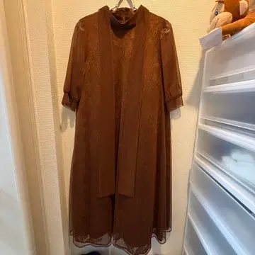 브라운 시어 레이스 드레스 보타이