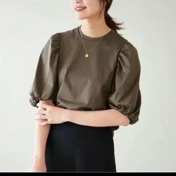 이에나 퍼프 슬리브 티셔츠