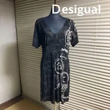 새상품급! Desigual 블랙 그래픽 프린트 반팔 원피스