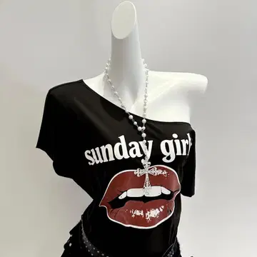 반팔 상의 레드립 프린트 스트릿 고스Y2Ksunday girl