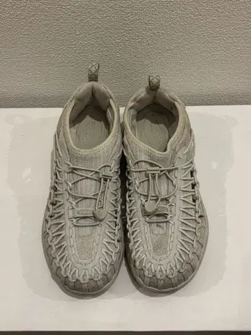 KEEN UNEEK 아웃도어 샌들 라이트 그레이