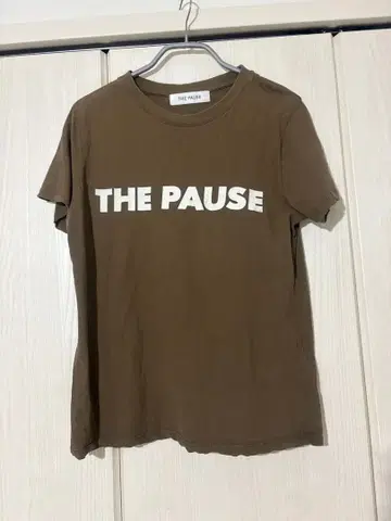 윔 가젯 THE PAUSE 로고T셔츠 브라운