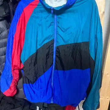 IVAI SPORT 나일론 자켓 멀티 컬러 윈맨 착용