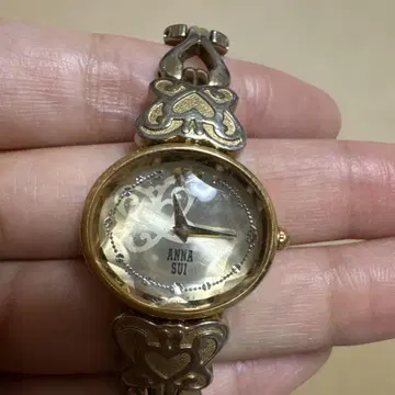 ANNA SUI 골드 컬러 손목시계 배터리 방전