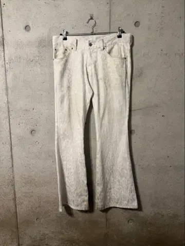 토네이도 마트 화이트 레오파드 무늬 플레어 데님 아카이브