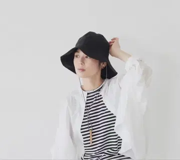 새상품 나인테일러 블랙 스트랩 포함 린넨