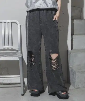 JEANASIS 데미지 스웨트 팬츠 블랙