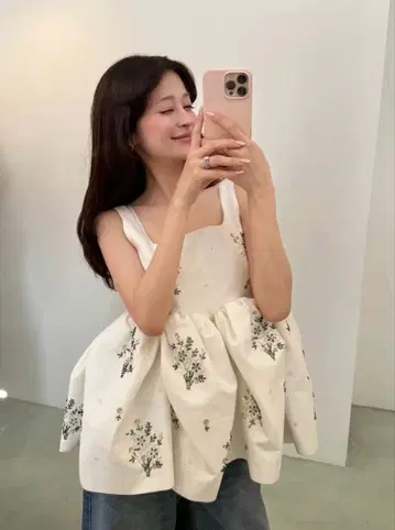 Bibiy. BIANCA GARDEN TOP 화이트
