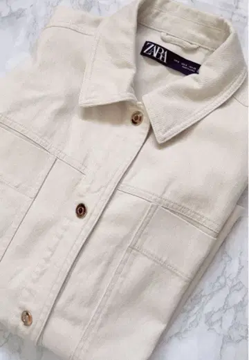 ZARA 크림색 버튼 달린 자켓