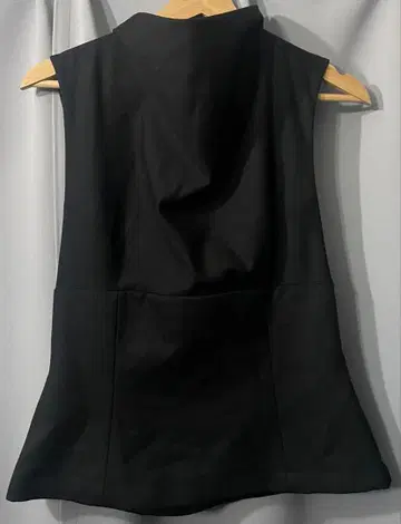 ZARA 슬리브리스 블라우스 블랙