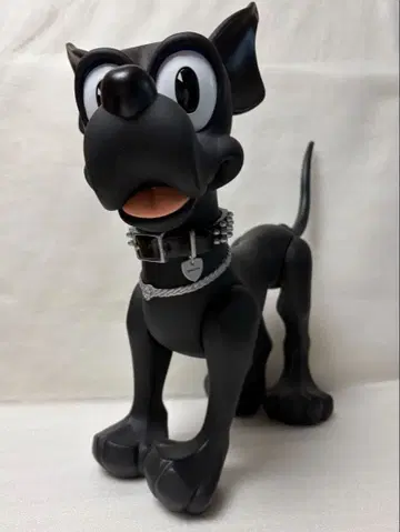 SHADOW 피규어 스터드 목걸이 포함