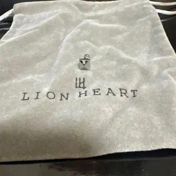 LION HEART 스터드 귀걸이 (한쪽용)
