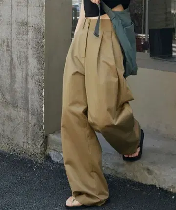 턱 와이드 치노 팬츠 베이지 S 사이즈