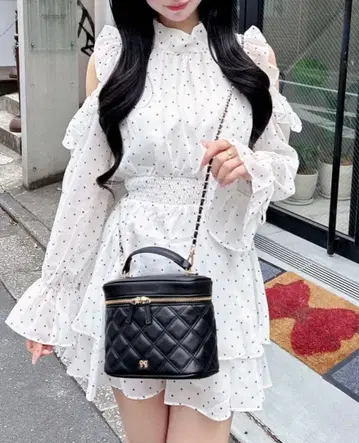 INGNI 2Way 리본 어깨 트임 프릴 미니 원피스