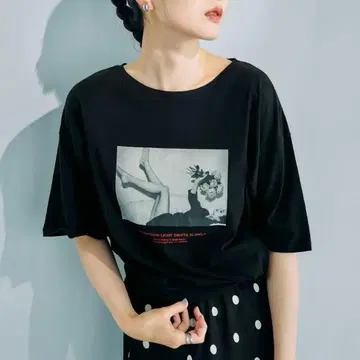 미사용 새상품 LEPSIM 모듬 포토 프린트 T 블랙