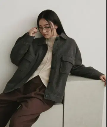 울라이크 숏 기장 자켓 차콜 그레이