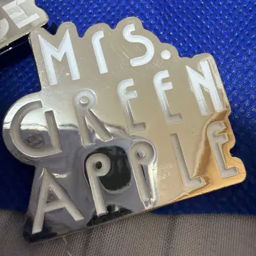 Mrs. GREEN APPLE 핀 배지 화이트 라운지