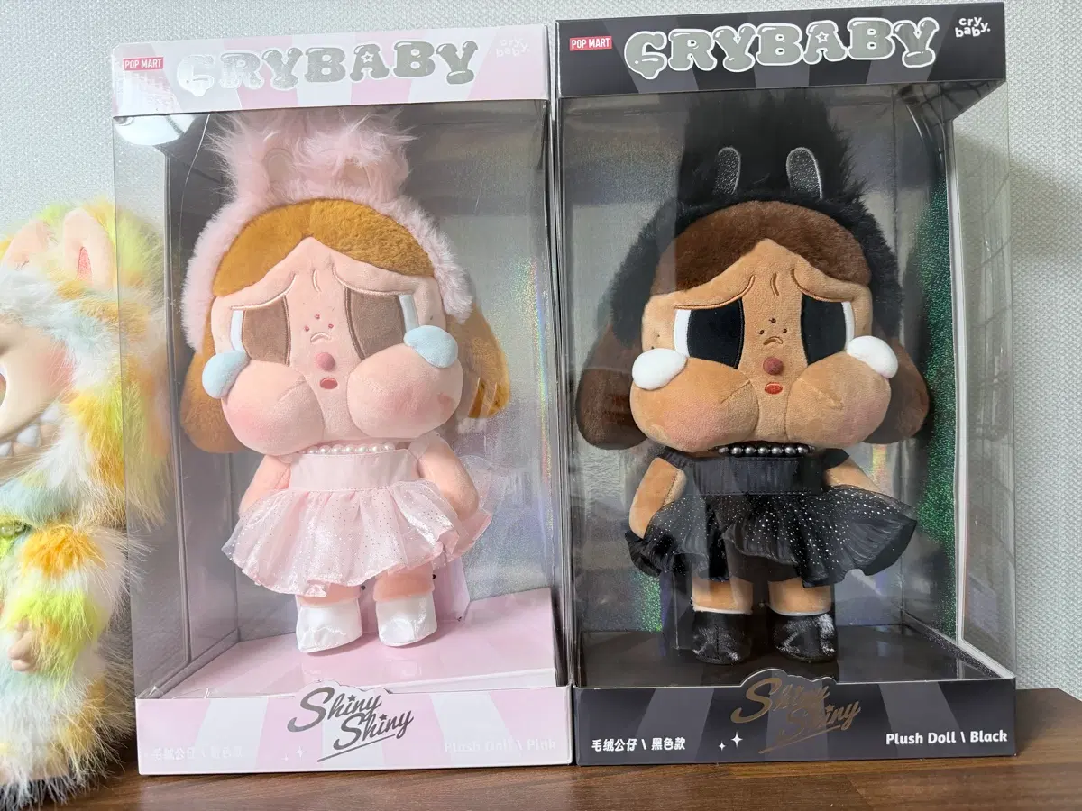 POP MART CRYBABY 플러시 인형 핑크/블랙