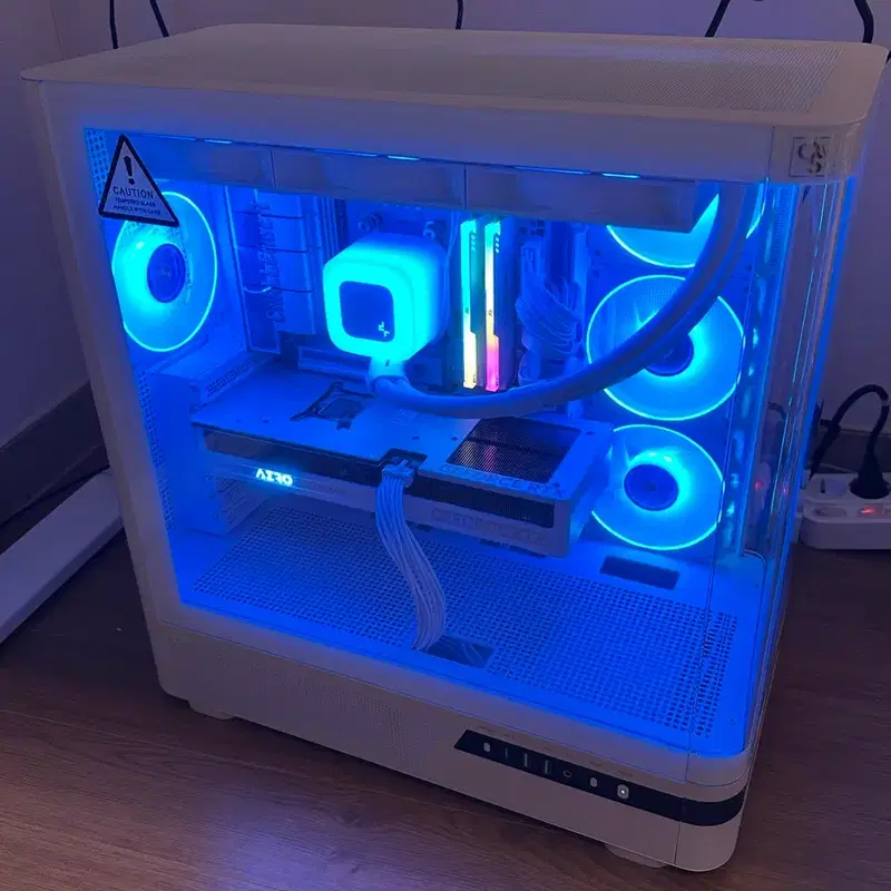 화이트 5080 PC 본체 (RGB 팬 포함)