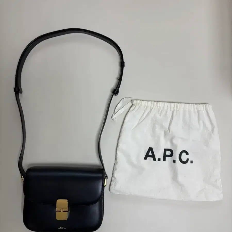 A.P.C. 아페쎄 그레이스백 스몰 블랙