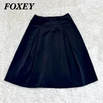 [새상품급] FOXEY NEW YORK 무릎 기장 플레어 스커트 38 블랙 네이비