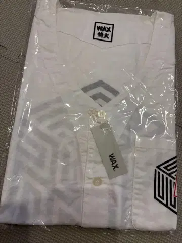 WAX 코이구치 셔츠 Koikuchi shirts 상자 글자 화이트 특대형 XL