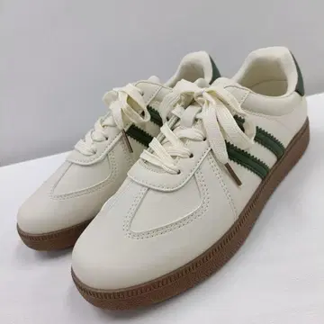 새상품 여성용 24.5cm 저먼 트레이너 스니커즈 연한 브라운 3467