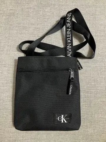 캘빈 클라인 CALVIN KLEIN JEANS 숄더백 블랙