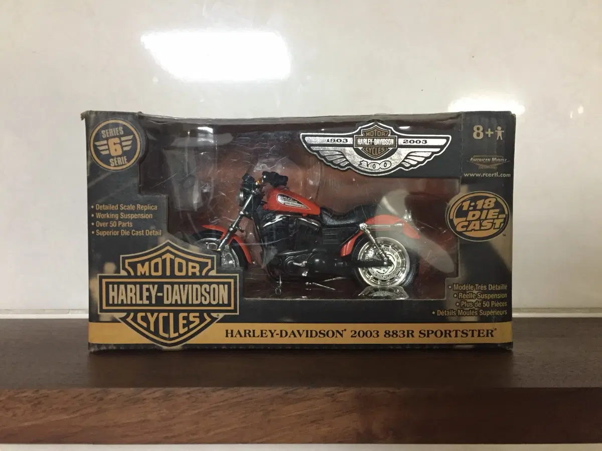 ERTL 1:18 Harley-Davidson 2003 883R