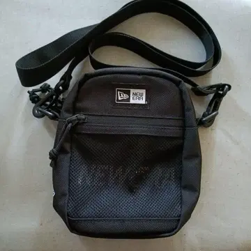 NEW ERA 숄더백 블랙