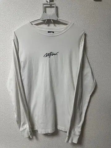 NEW ERA 긴팔 T셔츠 화이트 자수 로고