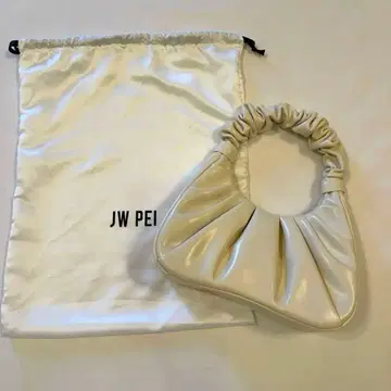 JW PEI Gabbi 핸드백 아이보리 화이트 비건 레더