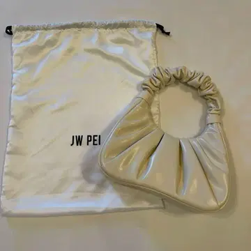 JW PEI Gabbi 핸드백 아이보리 화이트 비건 레더