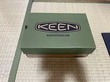 KEEN 스니커즈 베이지 레드 끈