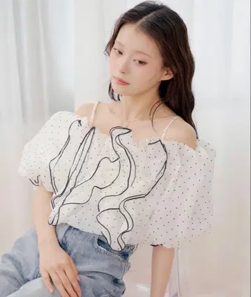 프릴 오프숄더 벌룬 블라우스