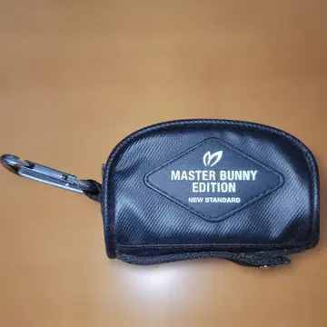 MASTER BUNNY EDITION 매트 트윌 카라비너 부착 볼 파우치