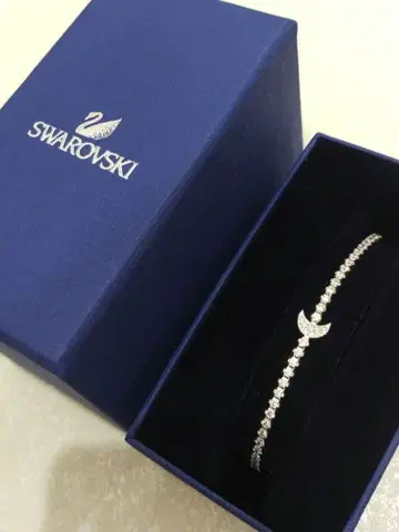 SWAROVSKI 스와로브스키 팔찌 초승달 문