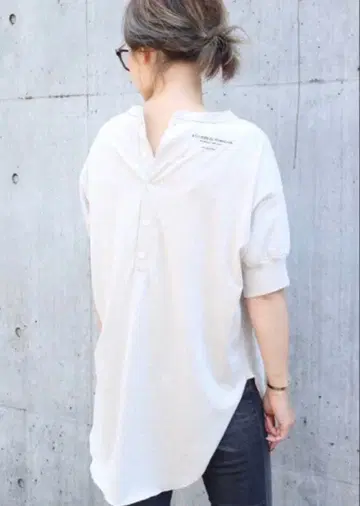백 버튼 T Deuxieme ClasseAMERICANA HENRY
