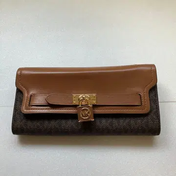 [새상품급] MICHAEL KORS 시그니처 패드락 장지갑