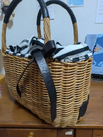 에바고스 바스켓백