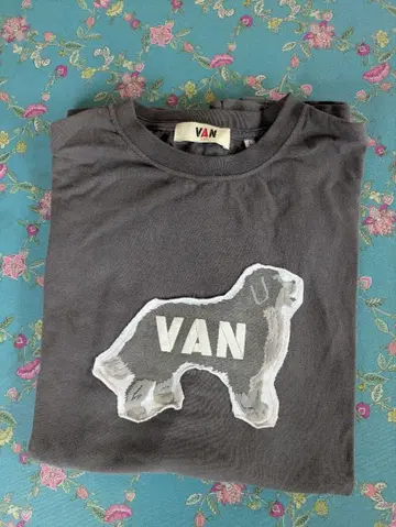 VAN JAC 티셔츠 그레이 도그 모티브