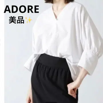 어도어 ADORE V넥 블라우스 코튼 화이트 7부 소매 새상품급 티셔츠