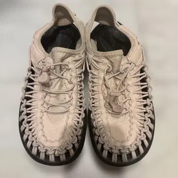 KEEN UNEEK 샌들 24