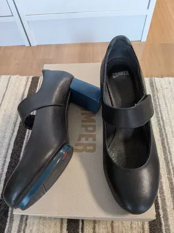캠퍼 가죽 펌프스 블랙 (힐 블루) 23.5cm