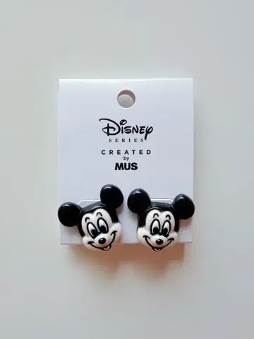 [ 새상품 미사용 ] Disney x moussy 미키 페이스 모티브 귀걸이