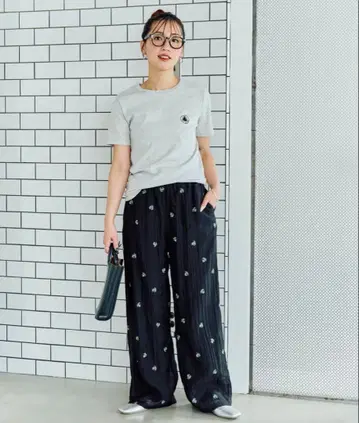 시착만 한 상품, 택 포함! freaks store 시어 미니 꽃무늬 자수 루즈 팬츠 블랙