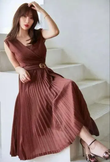 her lip to Twinkle Pleated KnitDress