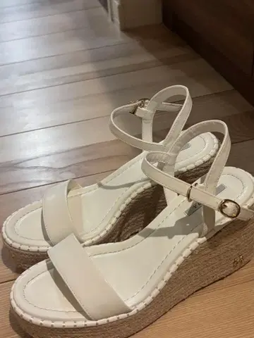 RANDA 앵클 스트랩 웨지솔 샌들 화이트